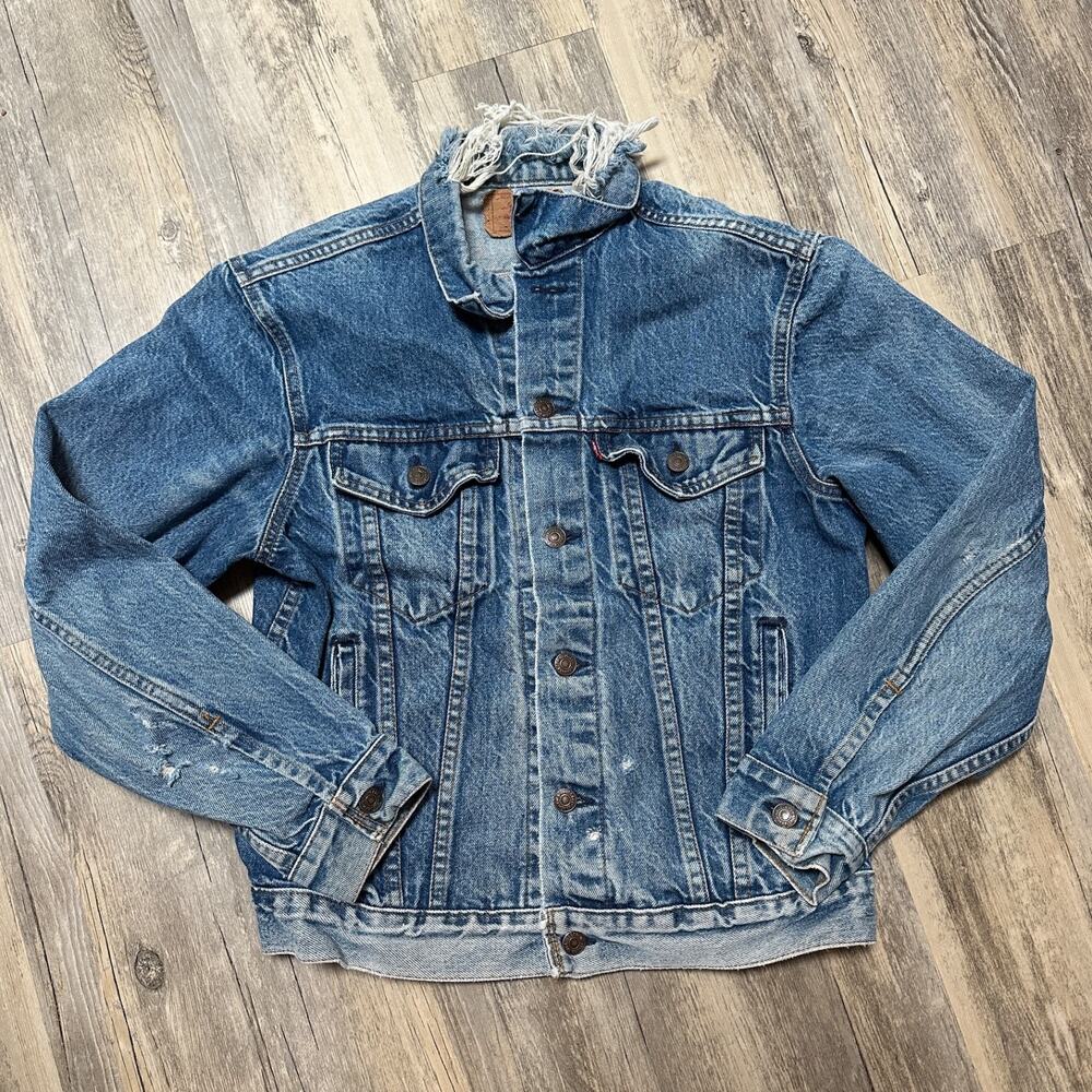 VTG Levi's 70506 0216 Denim Trucker Jacket Made In USA Size 40 Distressed